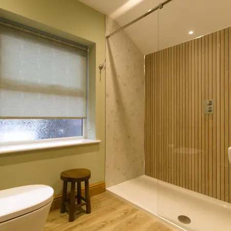 Two Chimneys Дом отдыха *